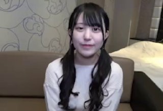 就爱干最新网红少女一边在嫩穴里塞跳蛋一边玩着英雄联盟